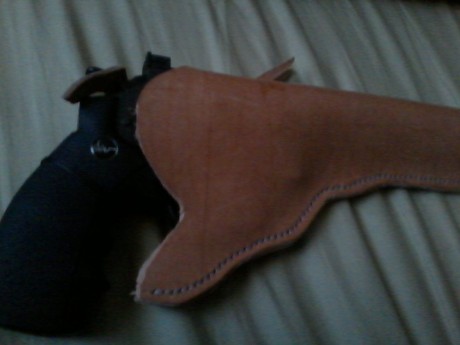 hola, busco una turquesa para un pocket del cal 31, y una funda interior, como la que usa Richard Harris, 22