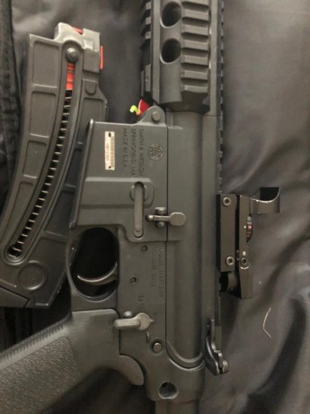 Se vende por no usar MP15 del 22 con poco uso va con un cargador funda y visor punto rojo.precio 600 euros 02