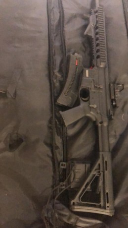 Se vende por no usar MP15 del 22 con poco uso va con un cargador funda y visor punto rojo.precio 600 euros 00