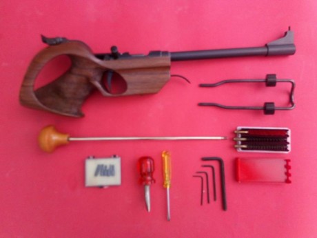 a todos.
Anuncio la venta de un arma para libre. Pardini GP75. Se acompaña de maletín con contrapeso, 01