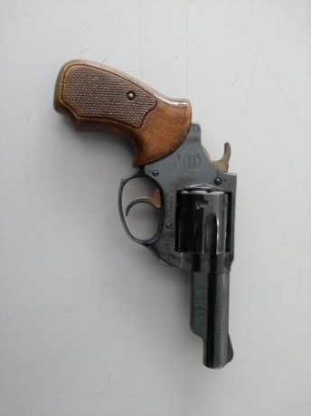 Guiado en A. Sólo personal con licencia de armas tipo A o B. No se puede guiar en F. Revólver con apenas 01