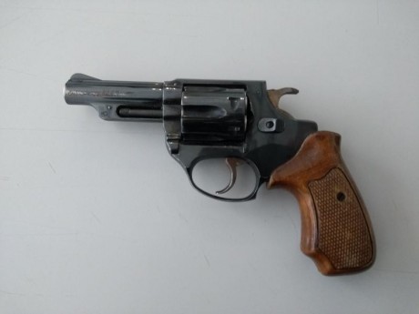 Guiado en A. Sólo personal con licencia de armas tipo A o B. No se puede guiar en F. Revólver con apenas 00