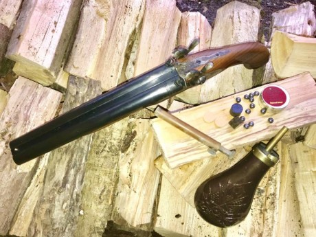 En venta pistola Pedersoli Howdah de dos cañones. Está como nueva con no más de una docena de disparos. 00