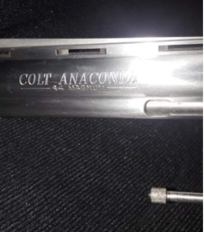 Se vende revolver COLT ANACONDA 6 pulpadas calibre 44 Magnum, arma de gran potencia y precisión, en perfecto 00