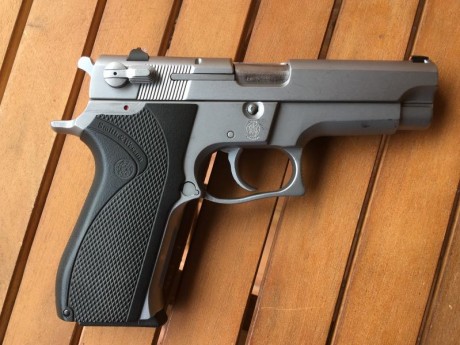 Vendo Pistola 9mm
Smith Wesson 5906
con dos cargadores y maletín.
300€ 01