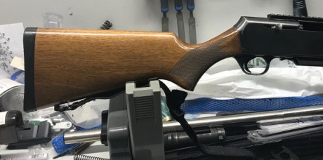Se vende rifle semiautomatico Browning BAR 1 calibre 300 con carril picatinny, esta en muy buen estado 10
