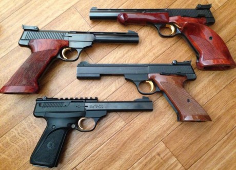 VENDIDO////Vendo cachas y cargador FN Buck Mark II del 22 lr.
Precio Cachas 50 €, Cargador 25
Estan en 130