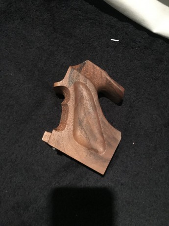 Bueno saco a la venta esta cacha pertenecía a una steyr LP10 aunq creo q tb vale para la LP50. Su estado 02