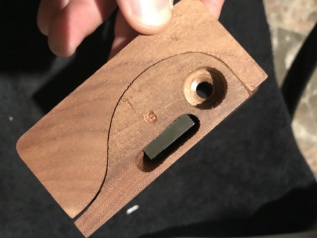 Bueno saco a la venta esta cacha pertenecía a una steyr LP10 aunq creo q tb vale para la LP50. Su estado 00