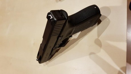 Muy buenas compañeros!

Vendo mi Glock 19 gen3 versión C (Compensated).

El arma está en perfectas condiciones, 01