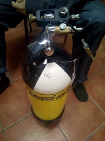 Buenas !!

Me rondaba por la cabeza la duda acerca del material de las típicas botellas de co2 de 12gr, 50