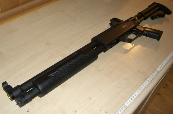 Hola...
He pedido a ARMERIA LA JUNGLA este bicho....
Lanza bolas de .68 con una potencia de 16 julios....
Ya 90