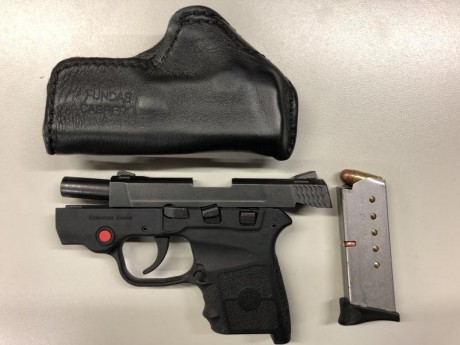 Se vende arma Smith & Wesson, modelo bodyguard 380 con láser (CRIMSON TRACE), con tres cargadores, 00