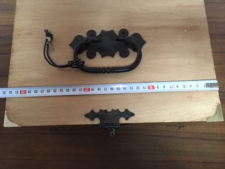 Vendo esta caja artesanal para accesorios de avancarga o de otro tipo. Se levanta la tapa superior, la 11