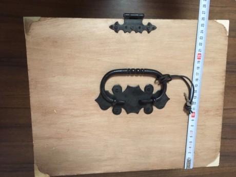 Vendo esta caja artesanal para accesorios de avancarga o de otro tipo. Se levanta la tapa superior, la 10