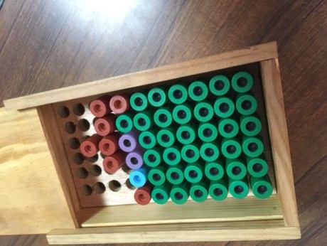 Vendo esta caja artesanal para accesorios de avancarga o de otro tipo. Se levanta la tapa superior, la 21