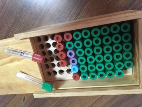 Vendo esta caja artesanal para accesorios de avancarga o de otro tipo. Se levanta la tapa superior, la 20