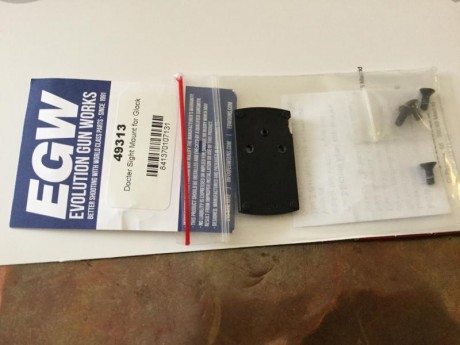 Hola 
Vendo base para Glock ligeramente dañada al sacarla 20€ 00