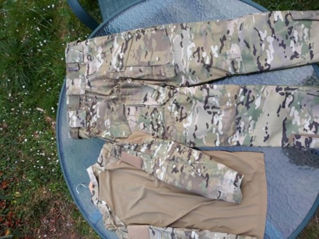 Uniforme reforzado con rodilleras y coderas talla M, multicam. Poquísimo uso (ver fotos). 30€. 01