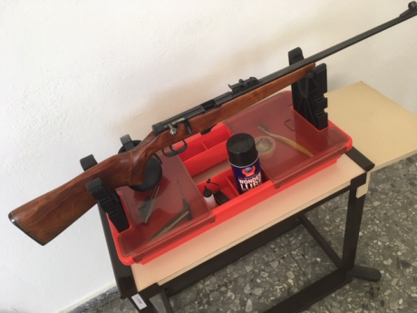 Vendo banco de limpieza para arma larga de la marca MTM. Está sin usar. 40 euros, envío aparte. 00