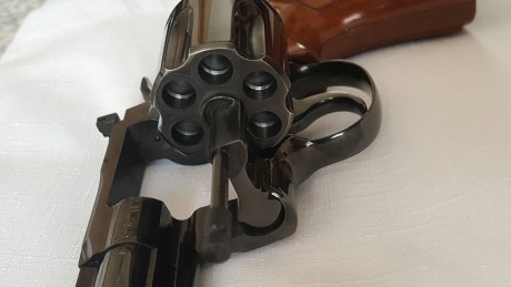 Se vende Colt Python impecable y a toda prueba calibre 357  / 38 sin duda una de los mejores revolves 01