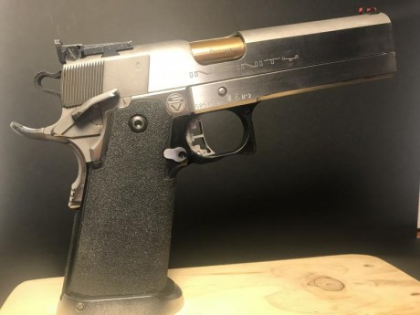Se vende pistola infinity con dos cañones, 40 y 9mm. 
3 cargadores de 9mm 
1 cargador 40 
Muelles con 00