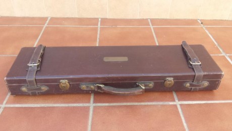 Maletín de piel con mucha antigüedad y en muy buen estado. Antes 250€, ahora 200 . Portes a cargo comprador. 00