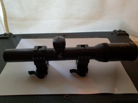 Vendo swarovski habicht,  con reticula iluminada circule dot,  en su caja original ,tiene alguna marca 12