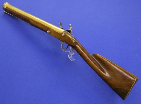 Voy a colocar unas fotos de un arma larga alemana de llave de mecha del siglo XVI. 71