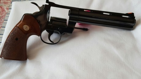 Se vende Colt Python impecable y a toda prueba calibre 357  / 38 sin duda una de los mejores revolves 10
