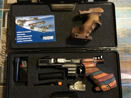 Pistola Pardini SP del calibre 22lr.
La pistola está en perfecto estado, sin ningún arañazo. Casi no se 00