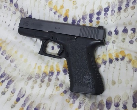  ***CAMBIADA***

***La pistola ha sido cambiada, gracia a todos por el interés*** 

Vendo Glock 19, con 50