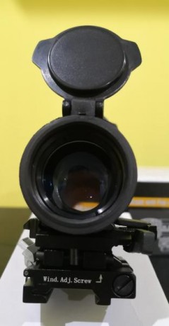 Vendo este magnificador 3x, con una lente un poco más grande de lo normal (30mm en lugar de 20mm), con 00