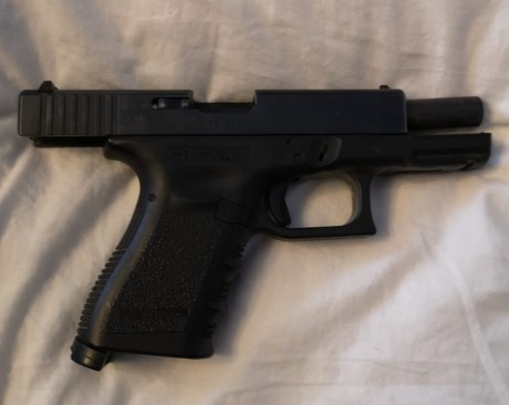 Vendo pistola glock 9mm en perfecto estado, apenas 100 tiros, se ha usado para defensa personal pero paso 01