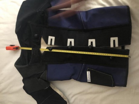Vendo chaqueta de tiro marca GEHMANN , muy poco usada. prácticamente nueva. ojo la talla es S o XS, válida 12