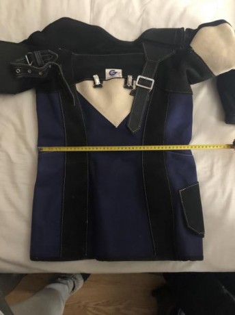 Vendo chaqueta de tiro marca GEHMANN , muy poco usada. prácticamente nueva. ojo la talla es S o XS, válida 21
