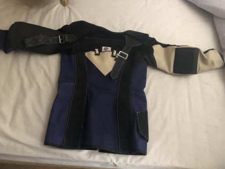 Vendo chaqueta de tiro marca GEHMANN , muy poco usada. prácticamente nueva. ojo la talla es S o XS, válida 30