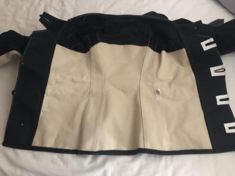 Vendo chaqueta de tiro marca GEHMANN , muy poco usada. prácticamente nueva. ojo la talla es S o XS, válida 42