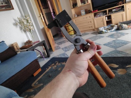 Vendo turquesa doble Pedersoli con tenazas de cal.41 en buen estado apenas usada.
Baqueta de limpieza 11