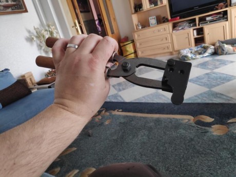 Vendo turquesa doble Pedersoli con tenazas de cal.41 en buen estado apenas usada.
Baqueta de limpieza 10