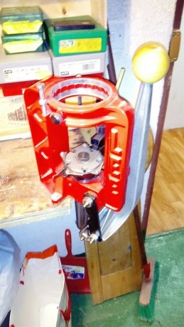 A las buenas:
Vendo esta prensa de cinco estaciones con los siguientes accesorios.
5 Torretas
6 Shell 01