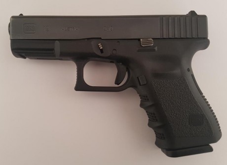 Hola
Vendo mi Glock 19 gen3 en impecable estado funcional y estético. En su caja original con dos cargadores, 01