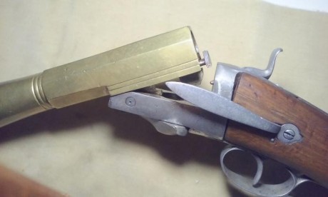 Buenas tarde:El arma en cuestión creo,por lo que he visto,que se trata de un "Trabuco Naranjero con 01