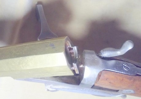 Buenas tarde:El arma en cuestión creo,por lo que he visto,que se trata de un "Trabuco Naranjero con 30