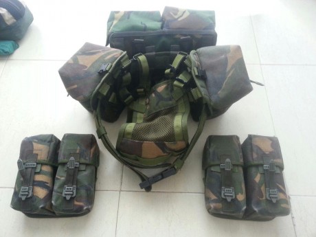 Vendo trinchas originales britanicas PLCE (Grado-1), conjunto compuesto por:

Cinturon y trinchas
Dos 02