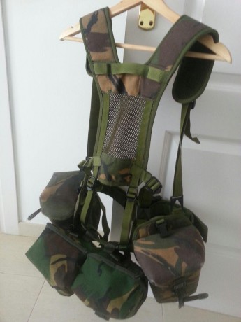 Vendo trinchas originales britanicas PLCE (Grado-1), conjunto compuesto por:

Cinturon y trinchas
Dos 01