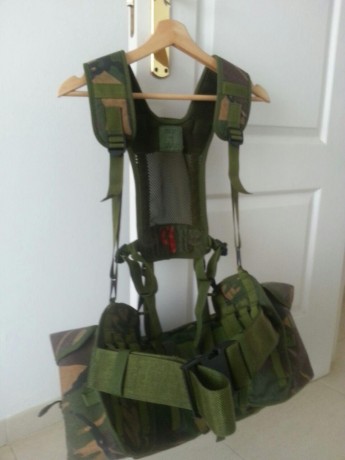 Vendo trinchas originales britanicas PLCE (Grado-1), conjunto compuesto por:

Cinturon y trinchas
Dos 00