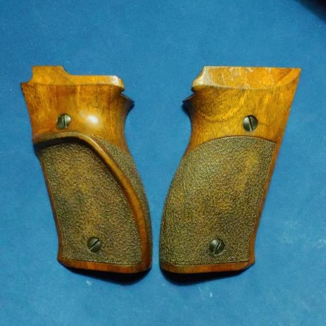 Vendo éstas magníficas cachas Nill válidas para la serie 5900 de Smith and Wesson (venían montadas en 00