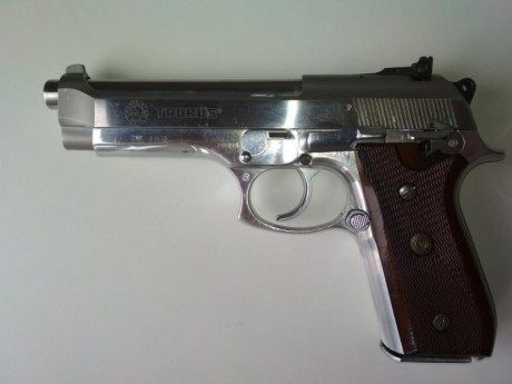 Vendo pistola Taurus PT 99 AFS Stainless cal. 9para.
Se entrega con un cargador y se encuentra en Zaragoza. 01