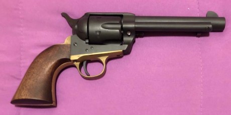Por abandonar el tiro, vendo revolver Pietta millenium con cañon de 5-1/2 calibre 45 LC, esta en perfecto 00